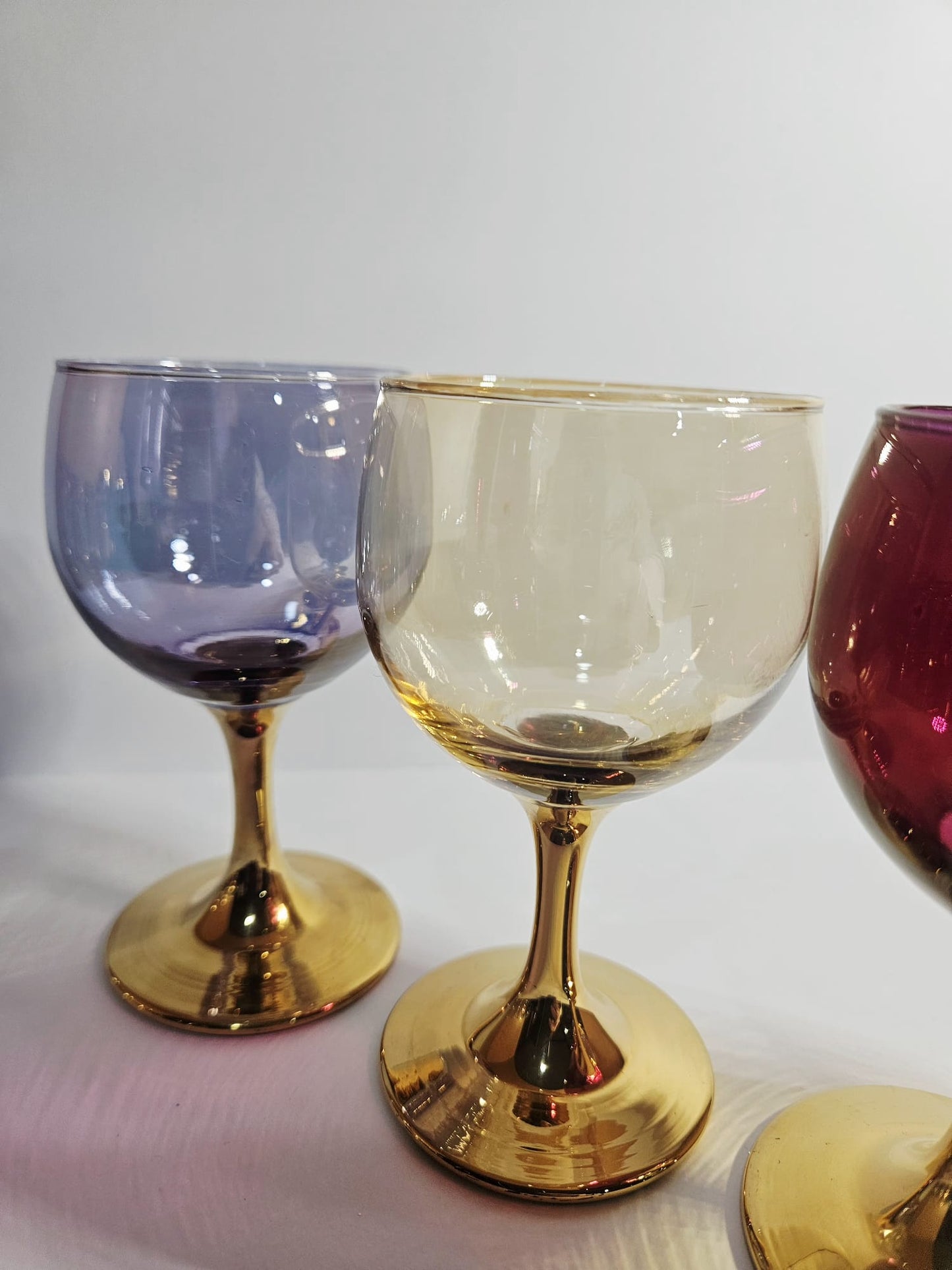 Set of 5 vintage Crystal Arlequin wine Glasses with gold gild stems