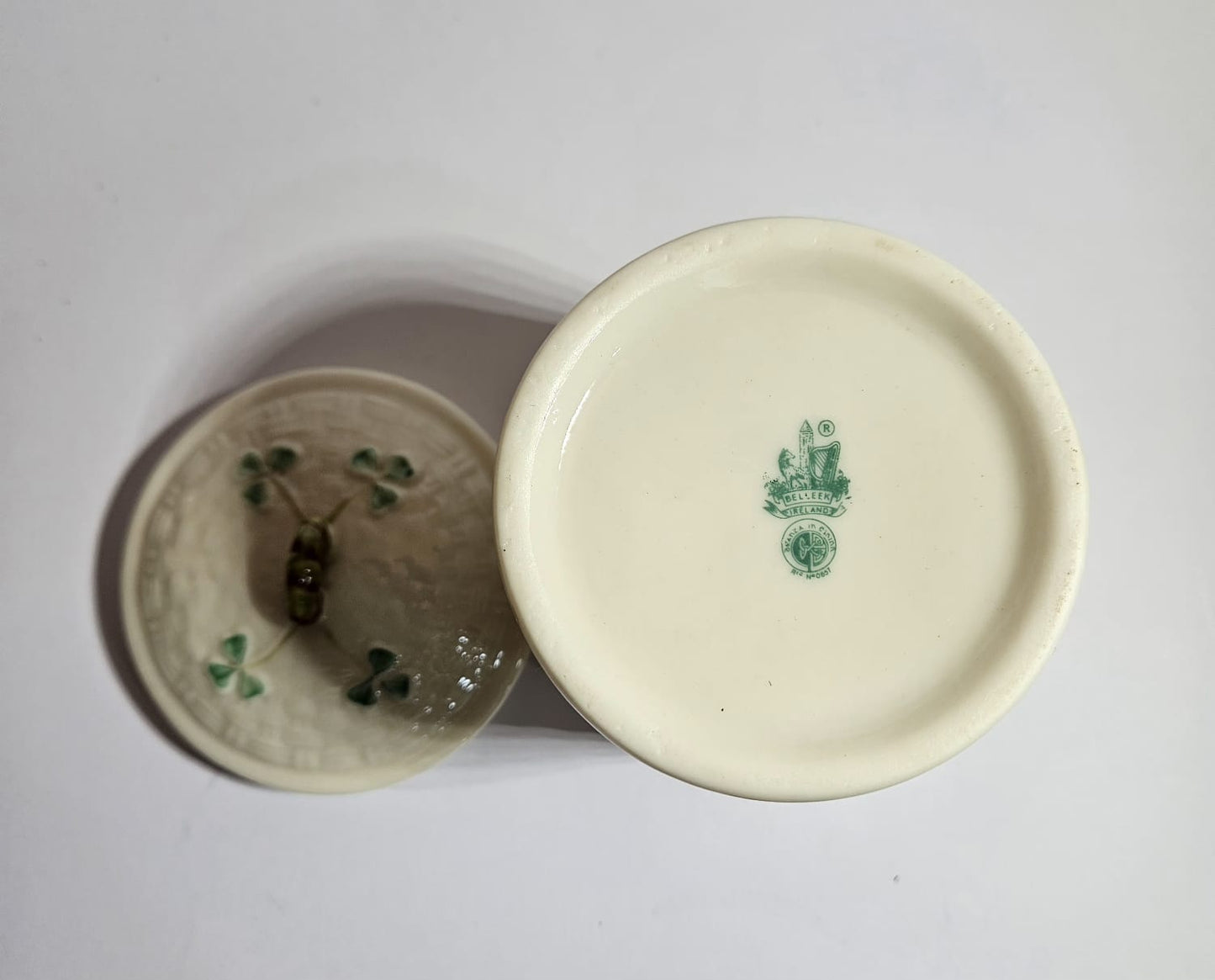 8 Pcs Belleek SHAMROCK Basketweave Solitaire Breakfast Set