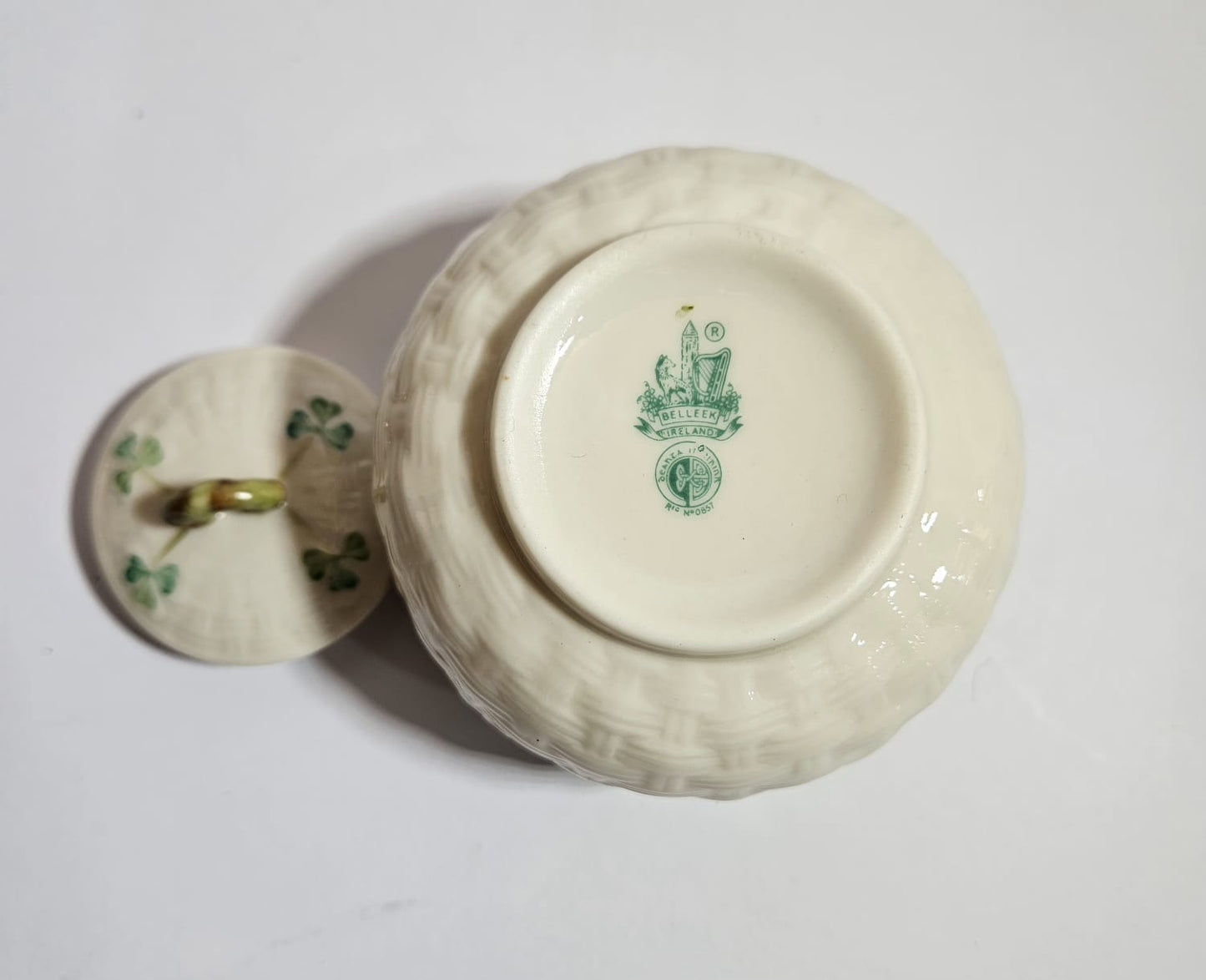8 Pcs Belleek SHAMROCK Basketweave Solitaire Breakfast Set
