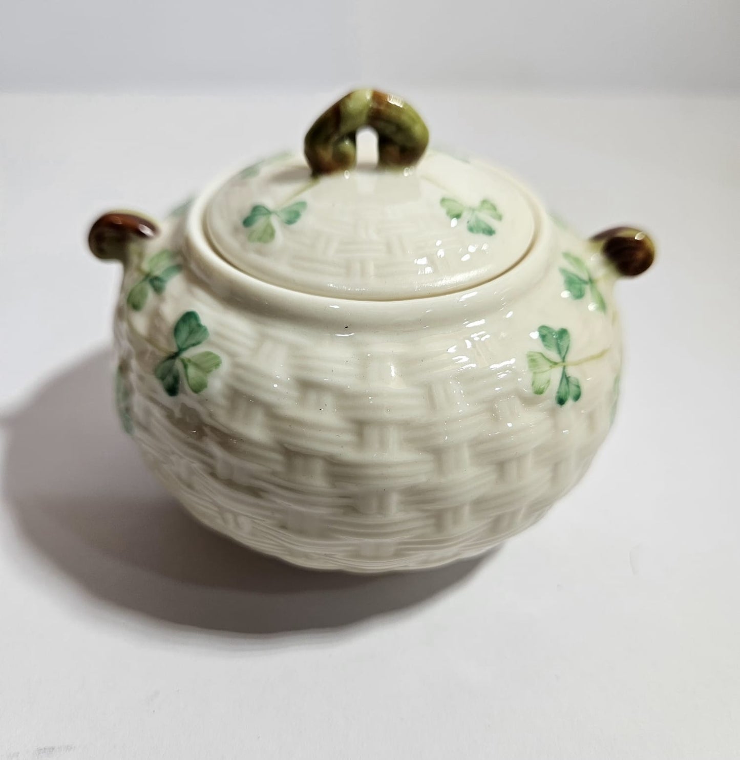 8 Pcs Belleek SHAMROCK Basketweave Solitaire Breakfast Set