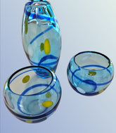 Vases et bols en verre d'art bleu soufflé à la main en spirale
