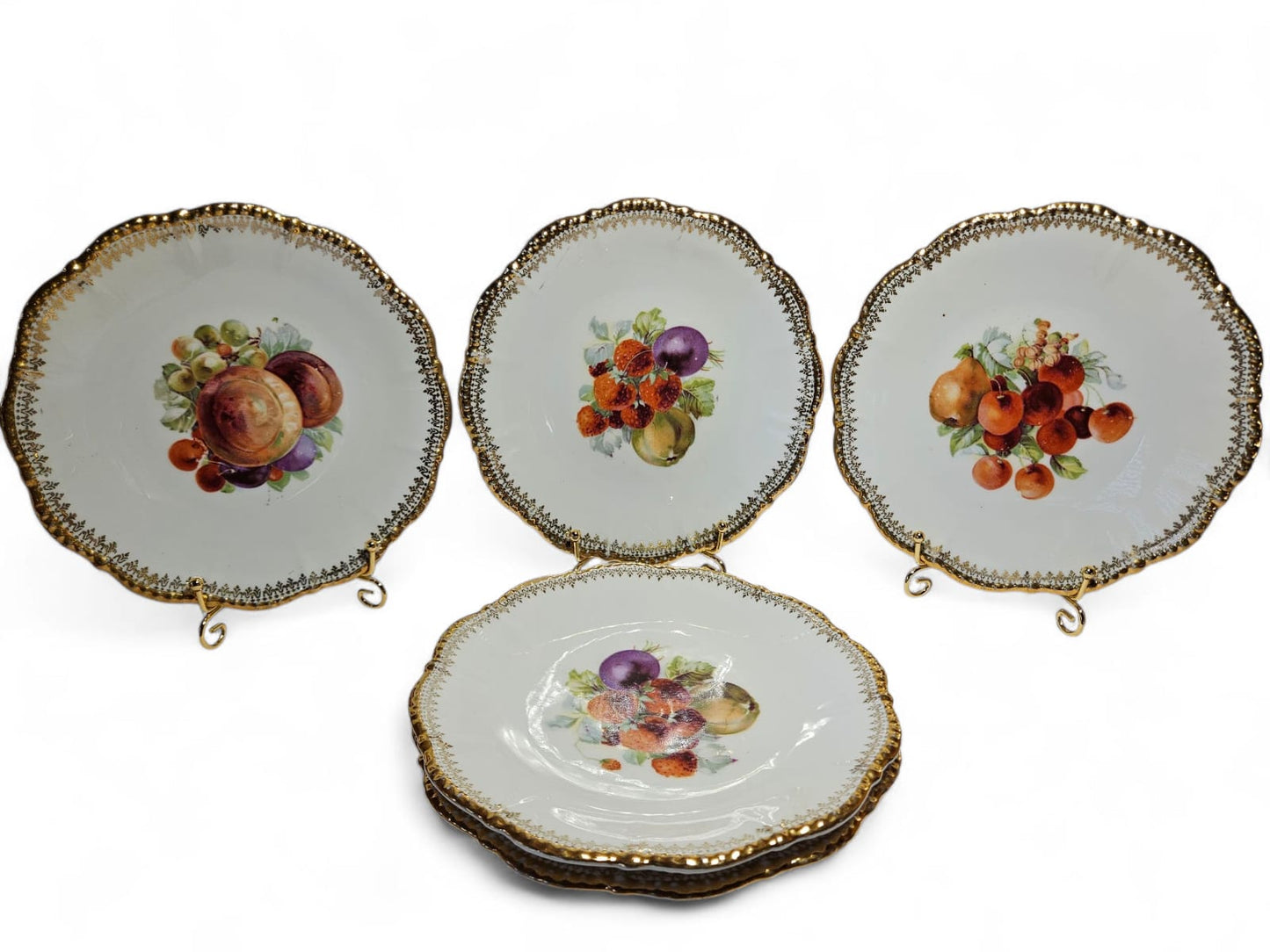 Set of 4 Victorian (1840-1900) plates with fruit design and gold trims