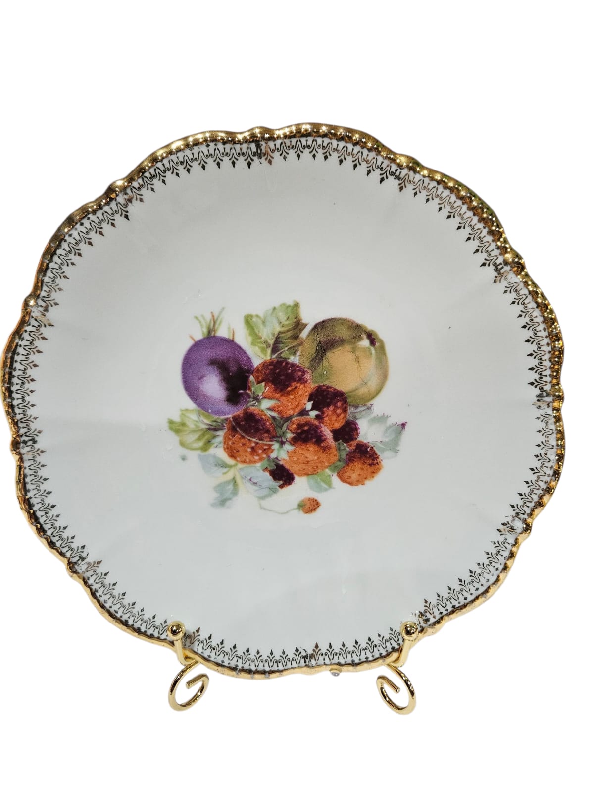 Set of 4 Victorian (1840-1900) plates with fruit design and gold trims