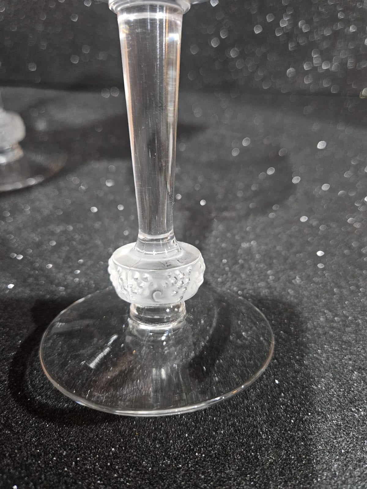 Pair of crystal goblets by Lalique France (H 16.5cm)