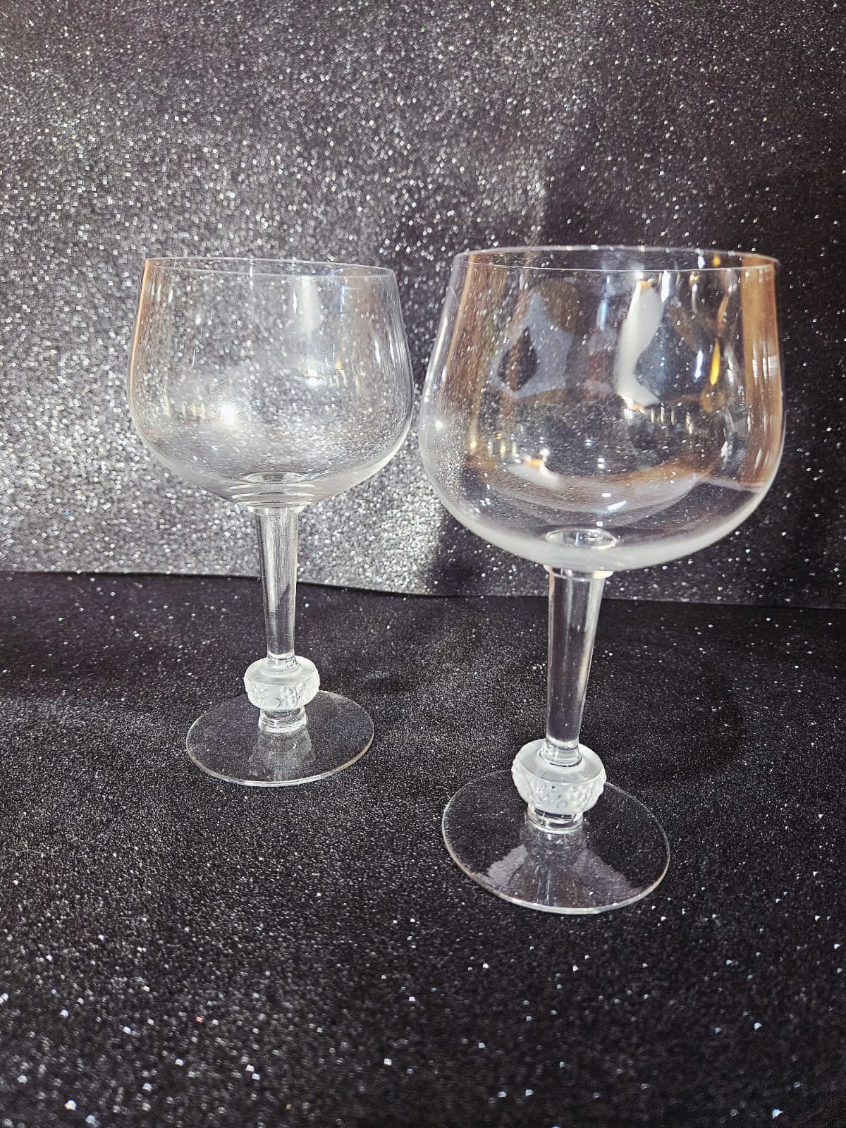 Pair of crystal goblets by Lalique France (H 16.5cm)