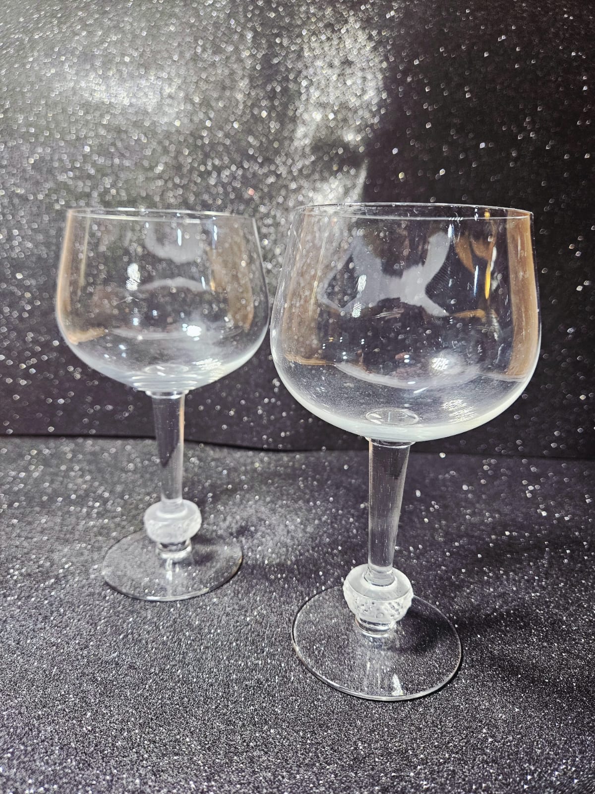 Pair of crystal goblets by Lalique France (H 16.5cm)