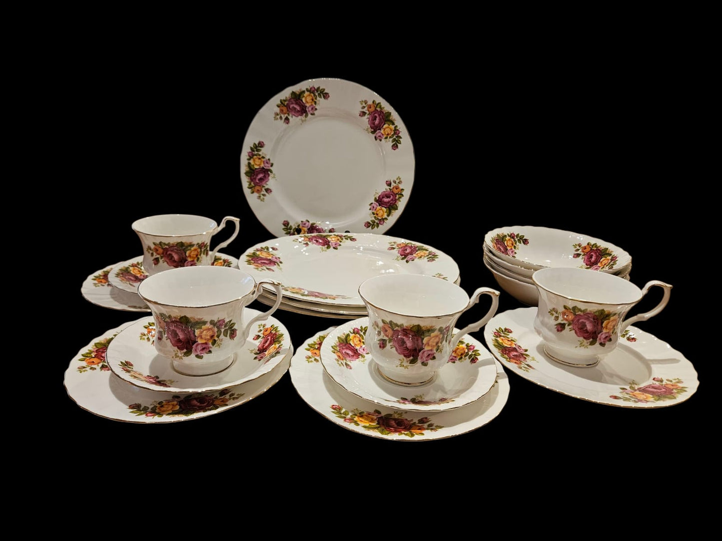 Lu Pad Fine Bone China "Cottage Rose" of Taiwan 19 Pieces part dinner set