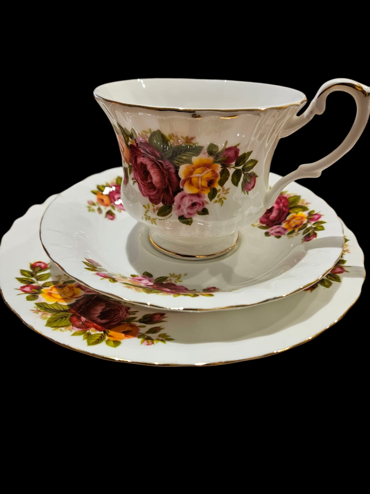 Lu Pad Fine Bone China "Cottage Rose" of Taiwan 19 Pieces part dinner set