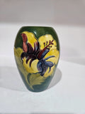 Vase vert Hibiscus Walter Moorcroft Forme 102/5