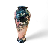 Vase Oberon grand format de Moorcroft, conçu par Rachel Bishop en 1993 - 21 cm de hauteur