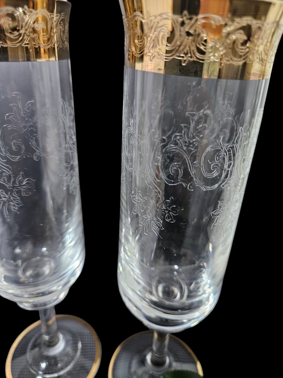 2 x Champagne flutes from Murano, Medici pattern with Gold encrusted Band, etched Scrolls