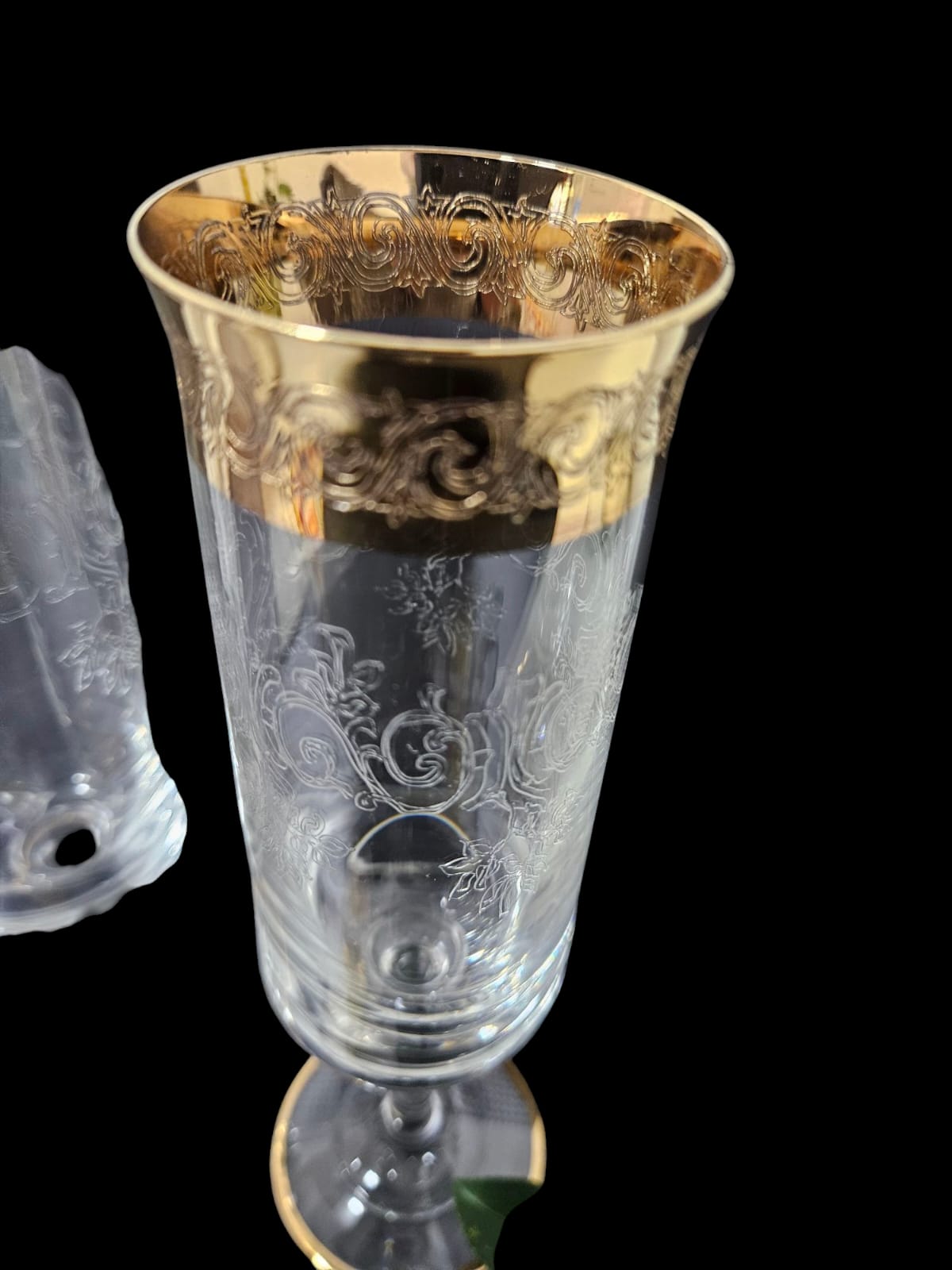 2 x Champagne flutes from Murano, Medici pattern with Gold encrusted Band, etched Scrolls