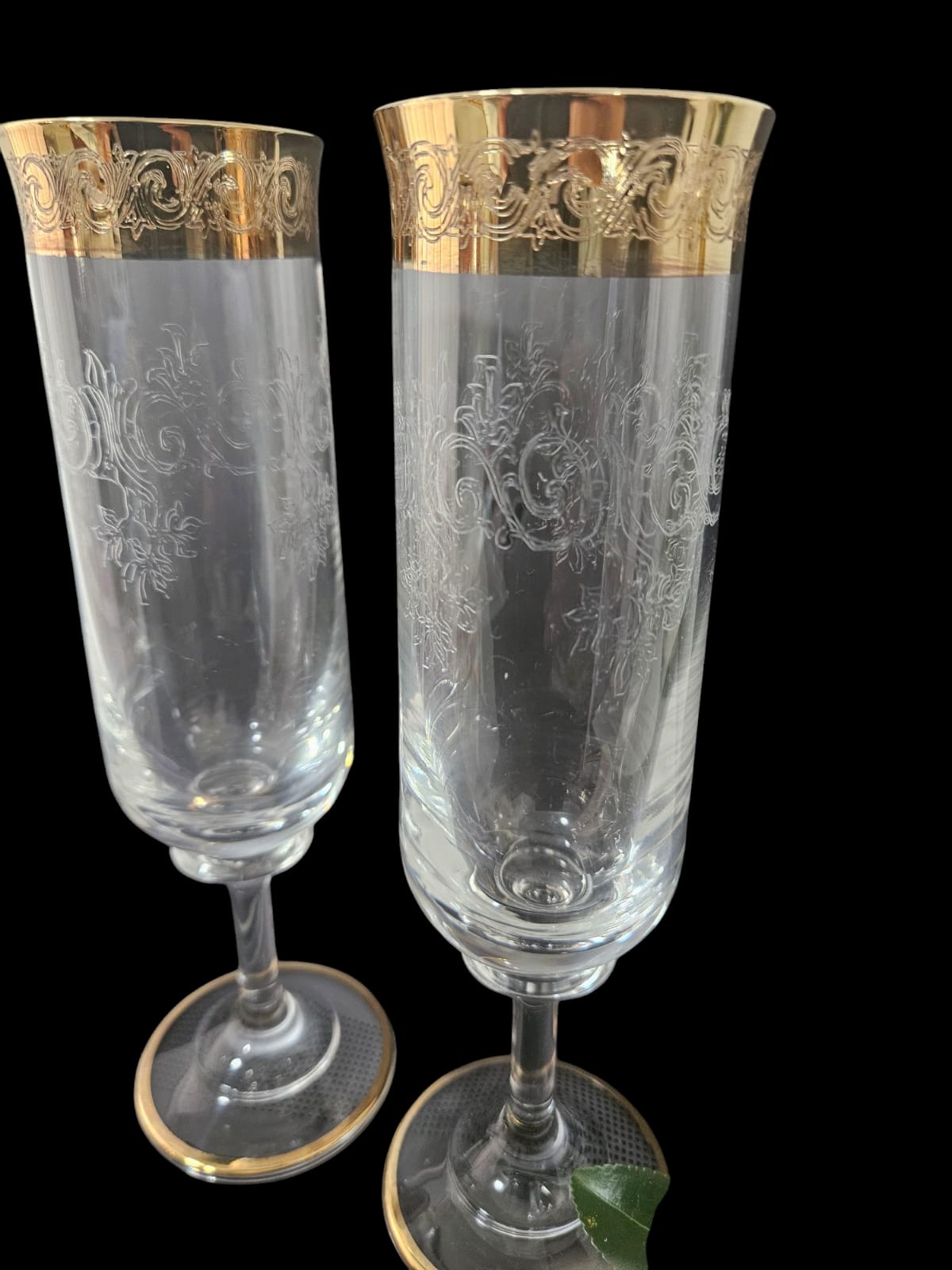 2 x Champagne flutes from Murano, Medici pattern with Gold encrusted Band, etched Scrolls