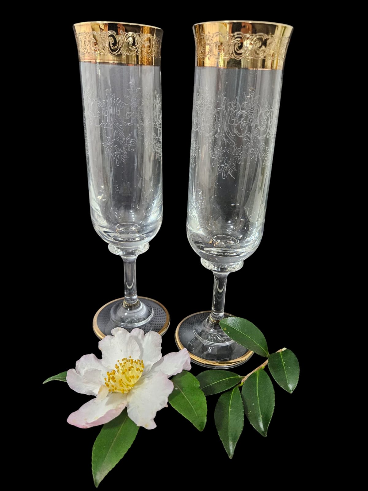 2 x Champagne flutes from Murano, Medici pattern with Gold encrusted Band, etched Scrolls