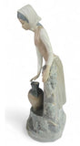 NAO by Lladró porcelain figurine Girl at the Fountain #000136 – Vicente Martínez 1992
