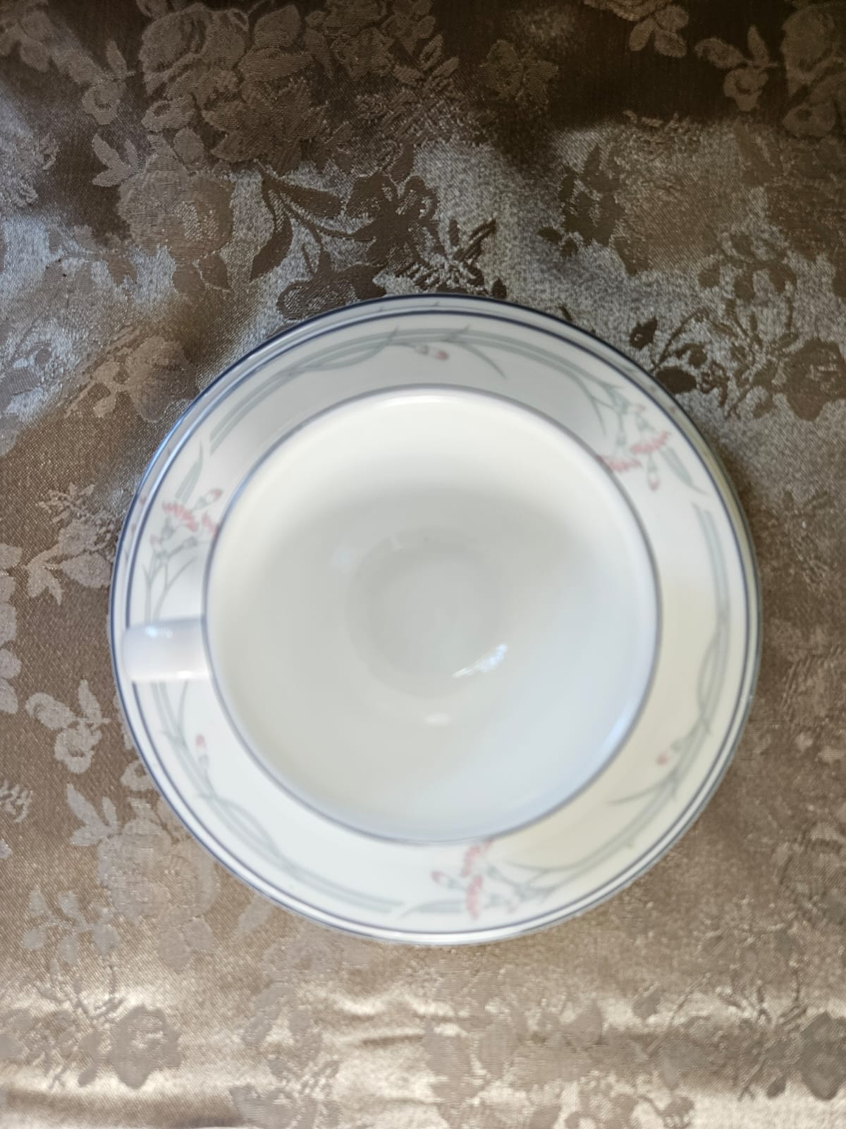 Royal Doulton Carnation H5084 Tea-Set trio - Fine Bone China 1982
