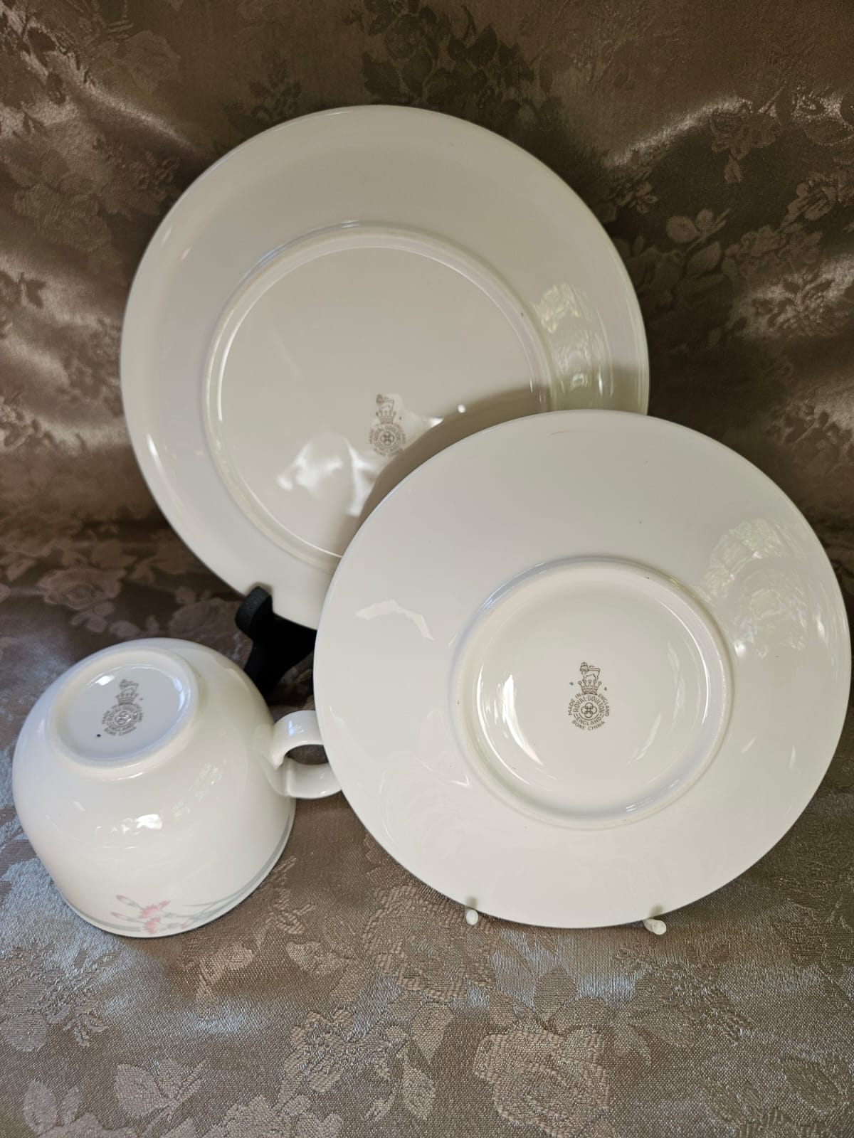 Royal Doulton Carnation H5084 Tea-Set trio - Fine Bone China 1982