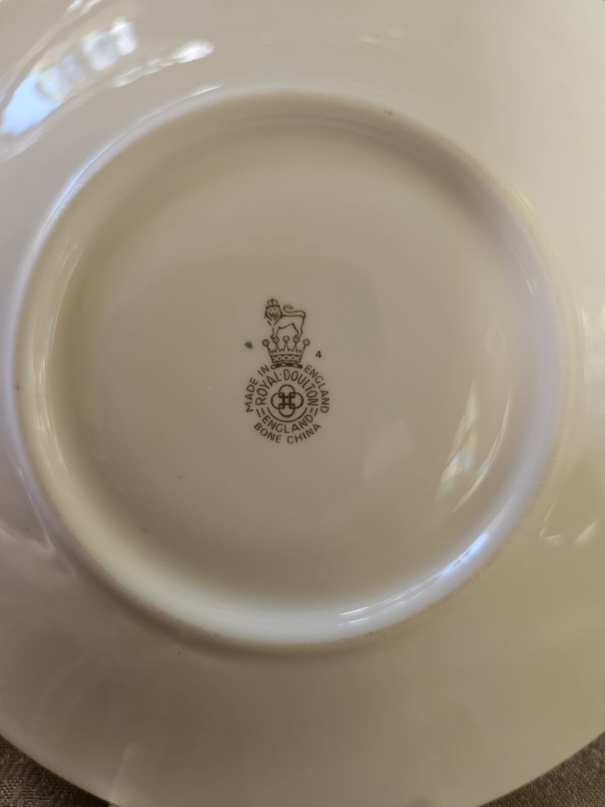 Royal Doulton Carnation H5084 Tea-Set trio - Fine Bone China 1982
