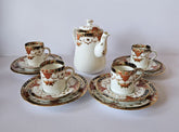 Service à café IMARI 14 pièces en porcelaine fine de Sutherland (années 1920).