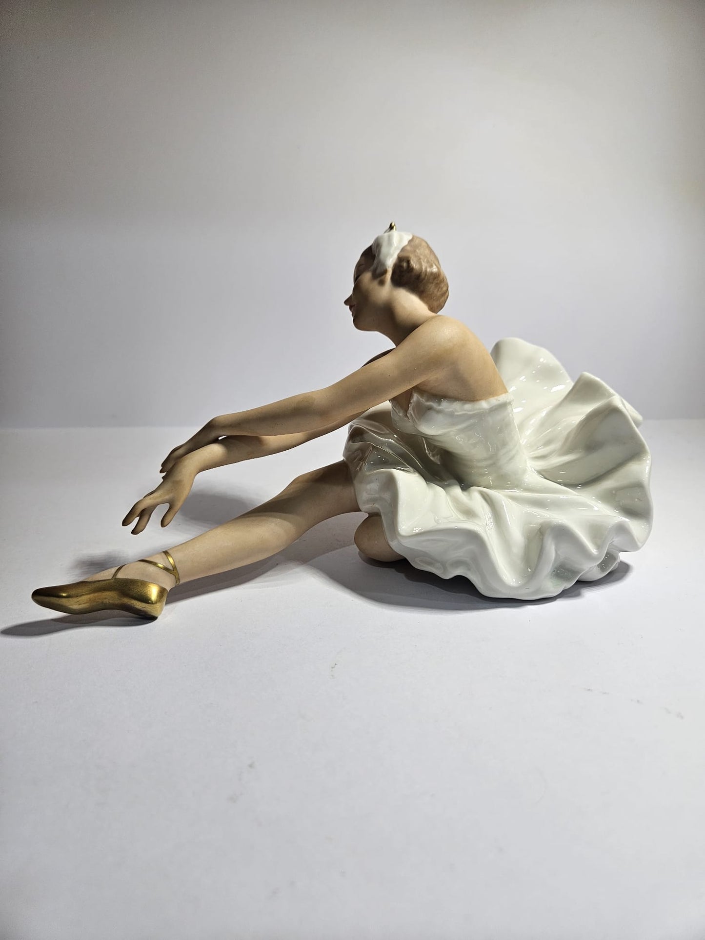 Vintage Wallendorf 1764 Porcelain Swan Ballerina Figurine #1690 Germany