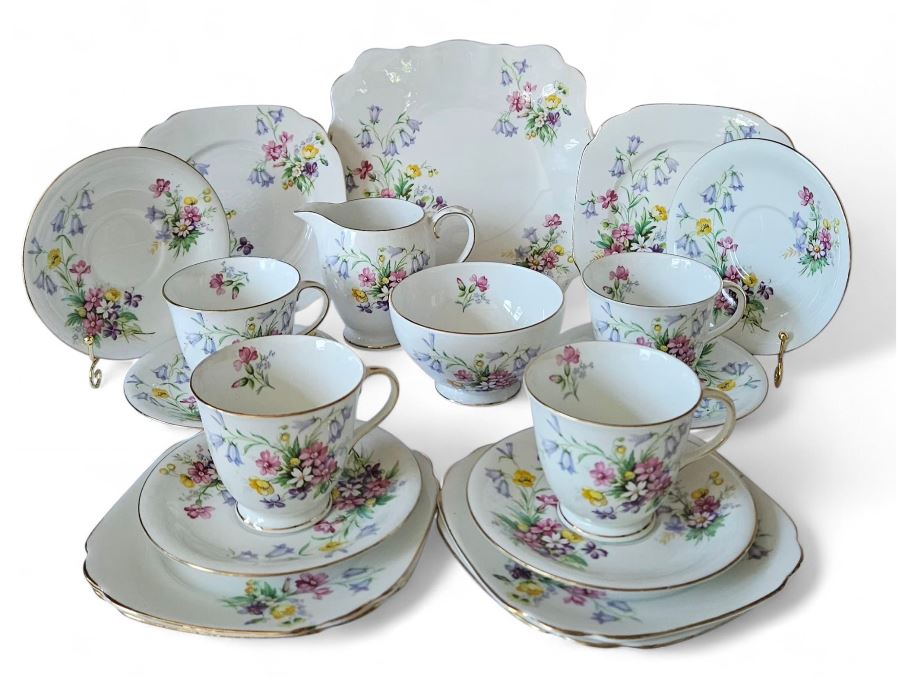 Bell China 'Old Country Spray' 15 pcs Tea Set with 4 spare saucers 1960s