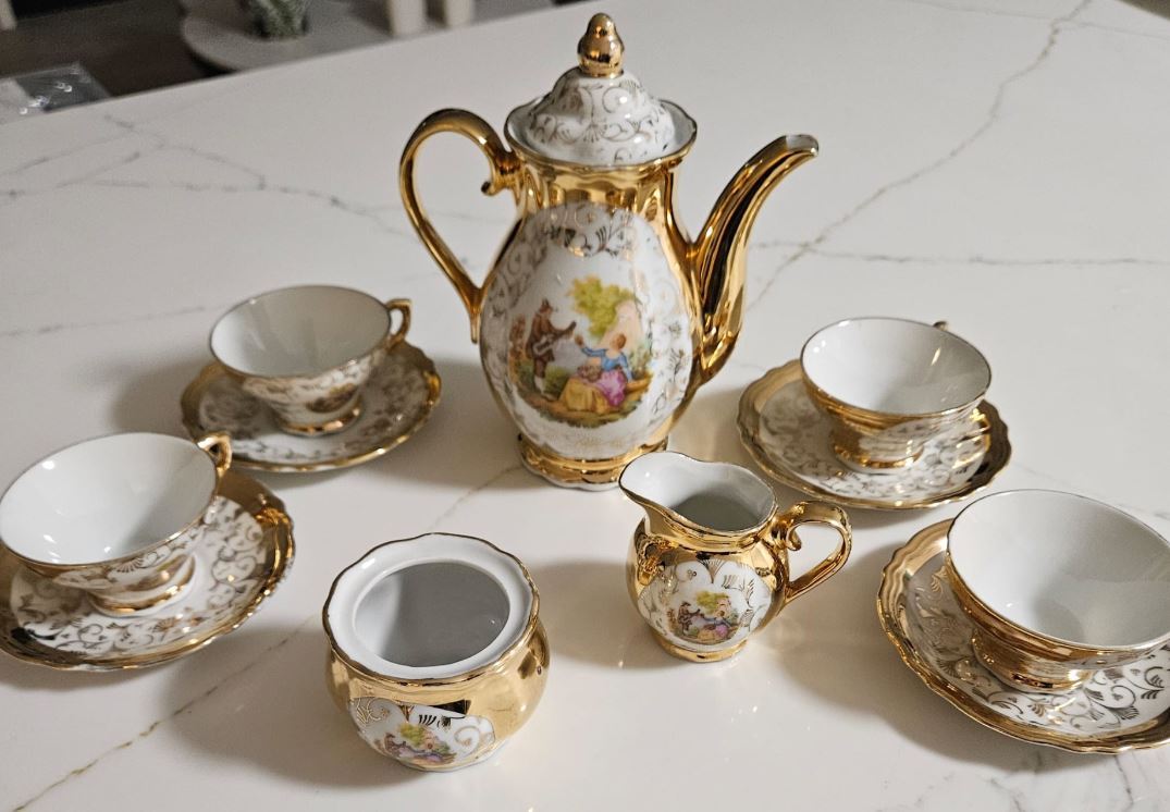 Vintage BAVARIA Coffee Set for 4 22 Karat Gold "Fragonard " made in Germany