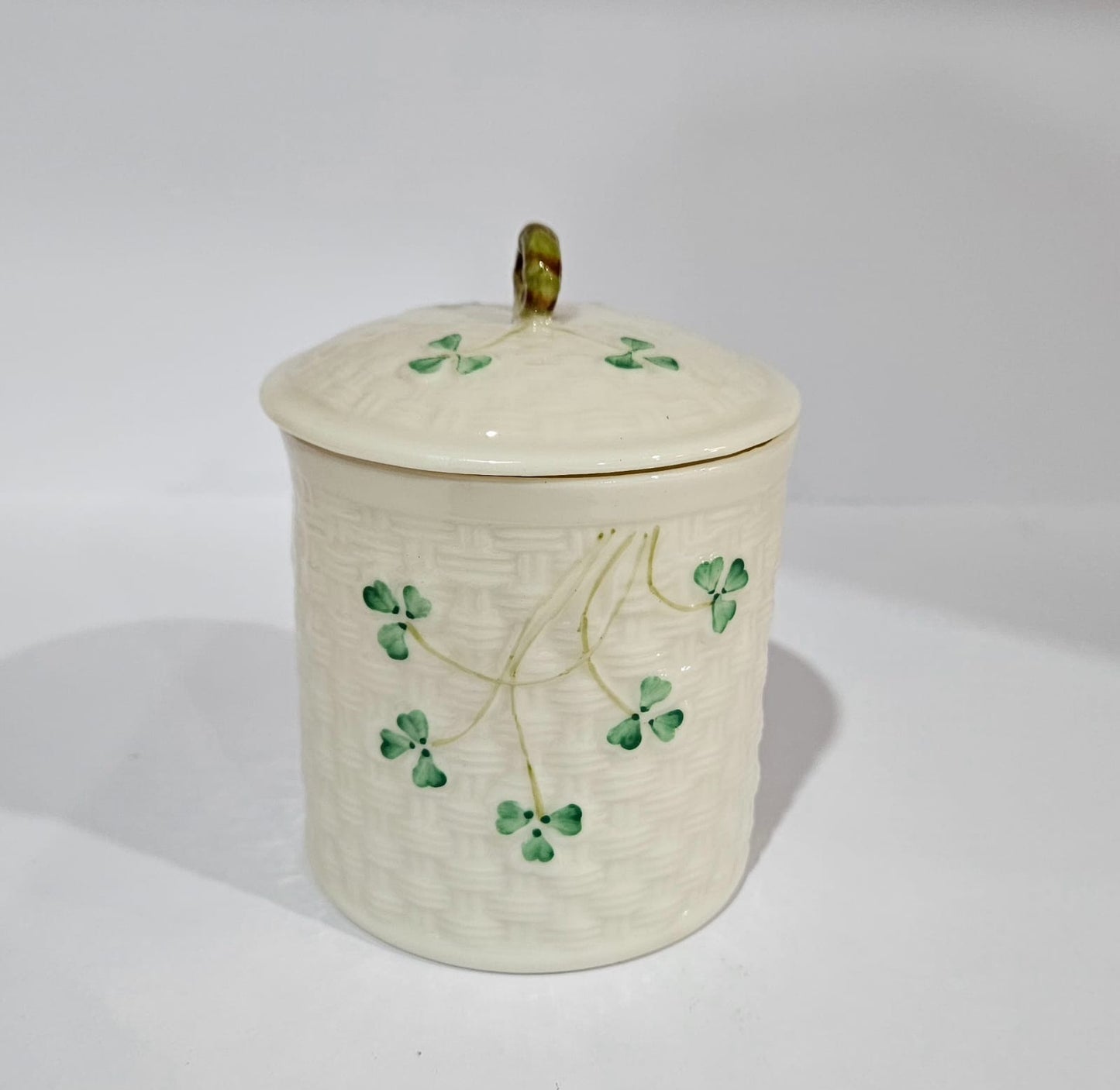 8 Pcs Belleek SHAMROCK Basketweave Solitaire Breakfast Set