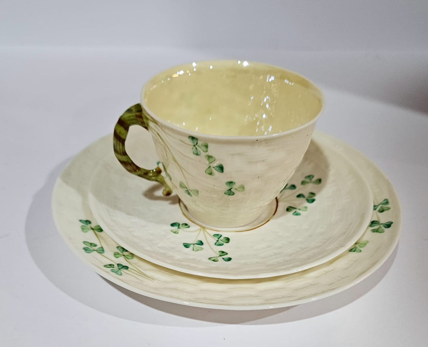 8 Pcs Belleek SHAMROCK Basketweave Solitaire Breakfast Set