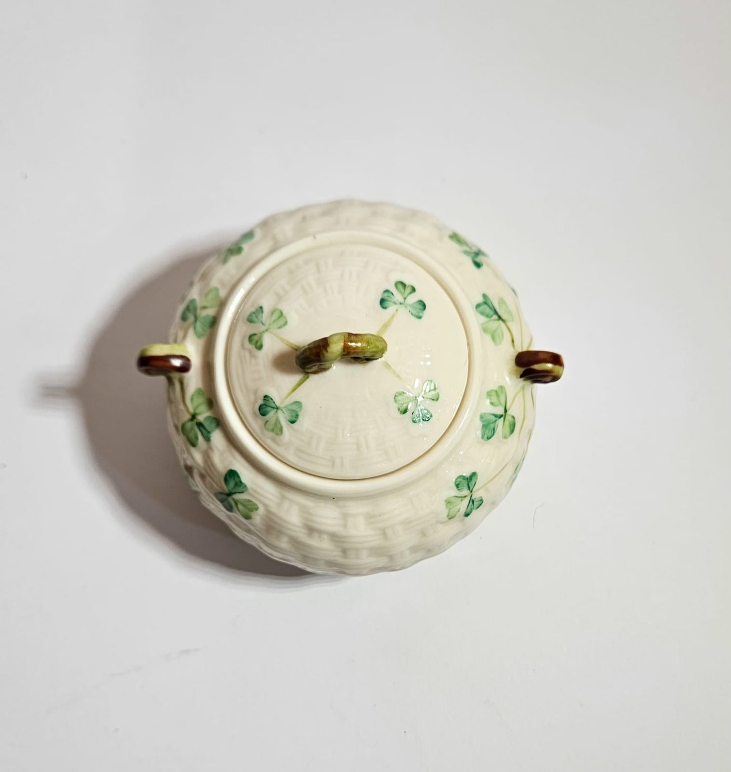 8 Pcs Belleek SHAMROCK Basketweave Solitaire Breakfast Set