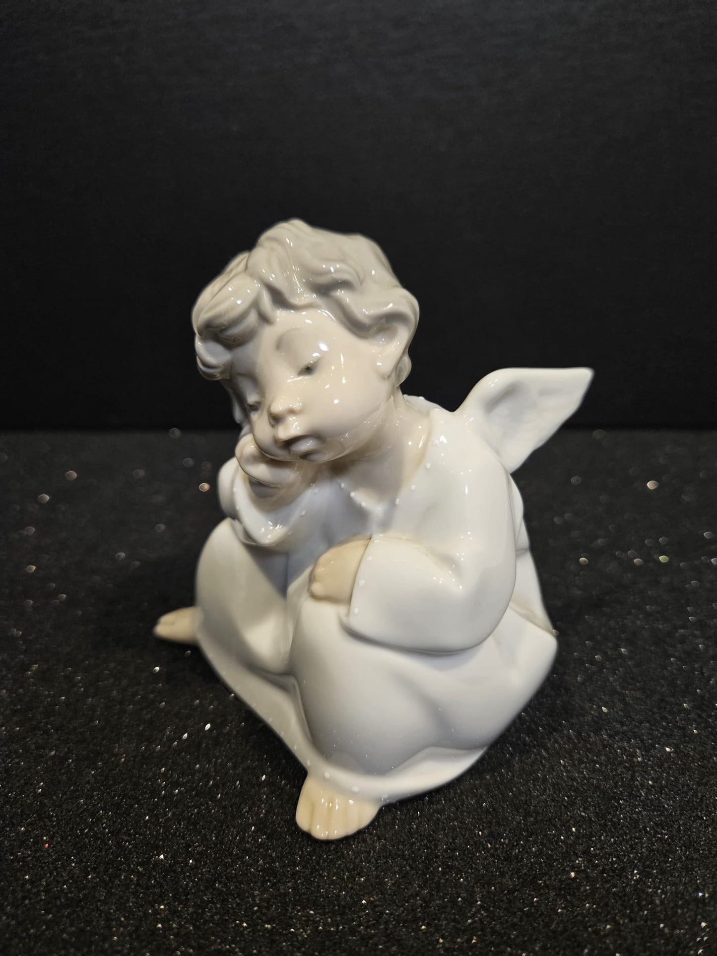 Lovely Lladro "Angel thinking" #01004539 retired in 1974