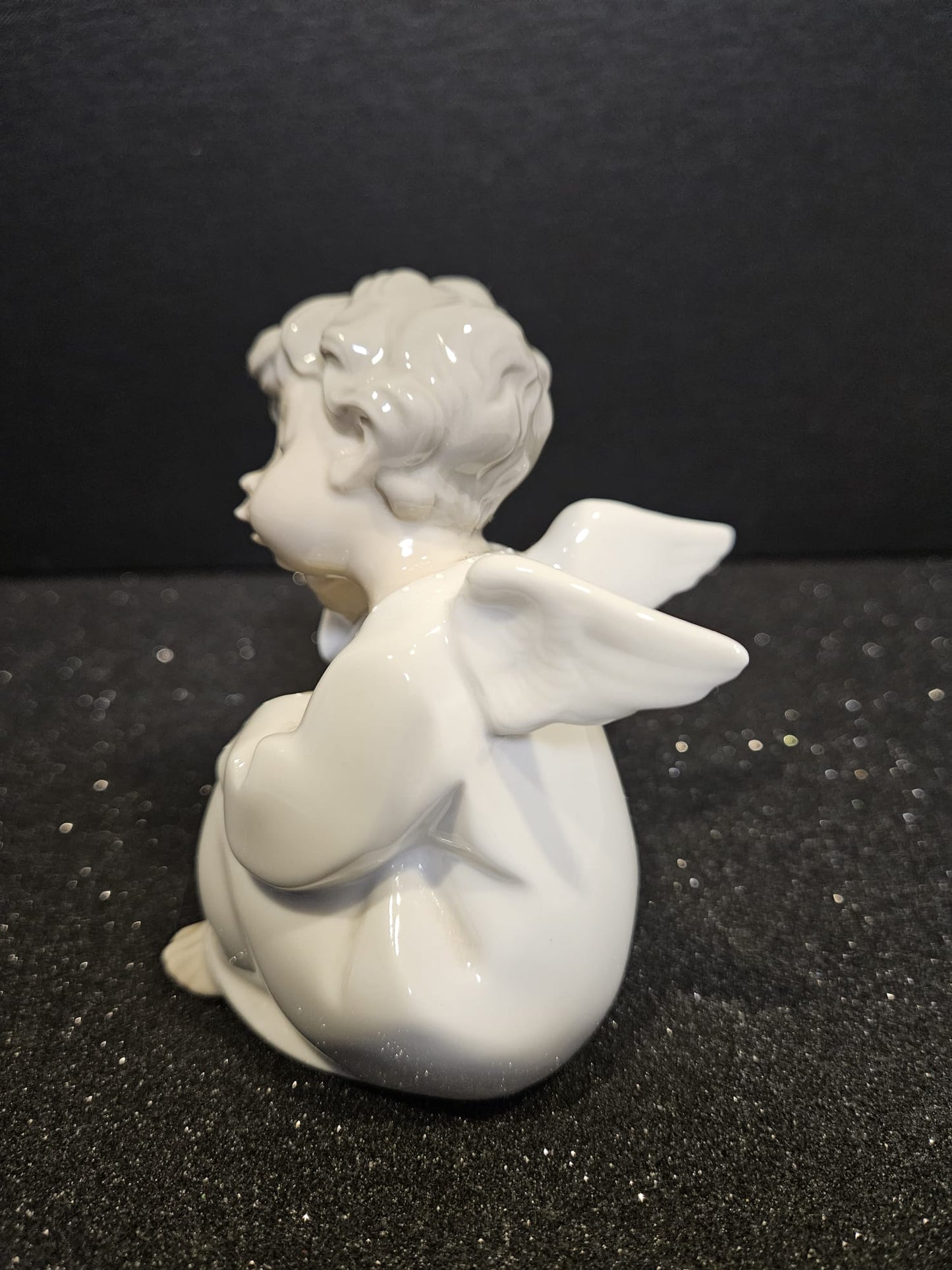 Lovely Lladro "Angel thinking" #01004539 retired in 1974