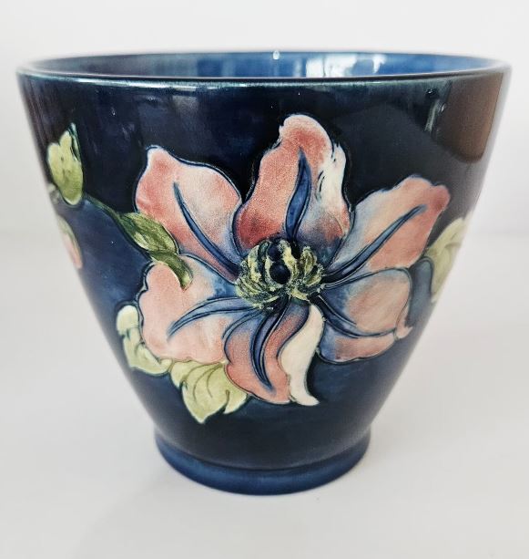 Walter MOORCROFT CLEMATIS CUP 11.5cm