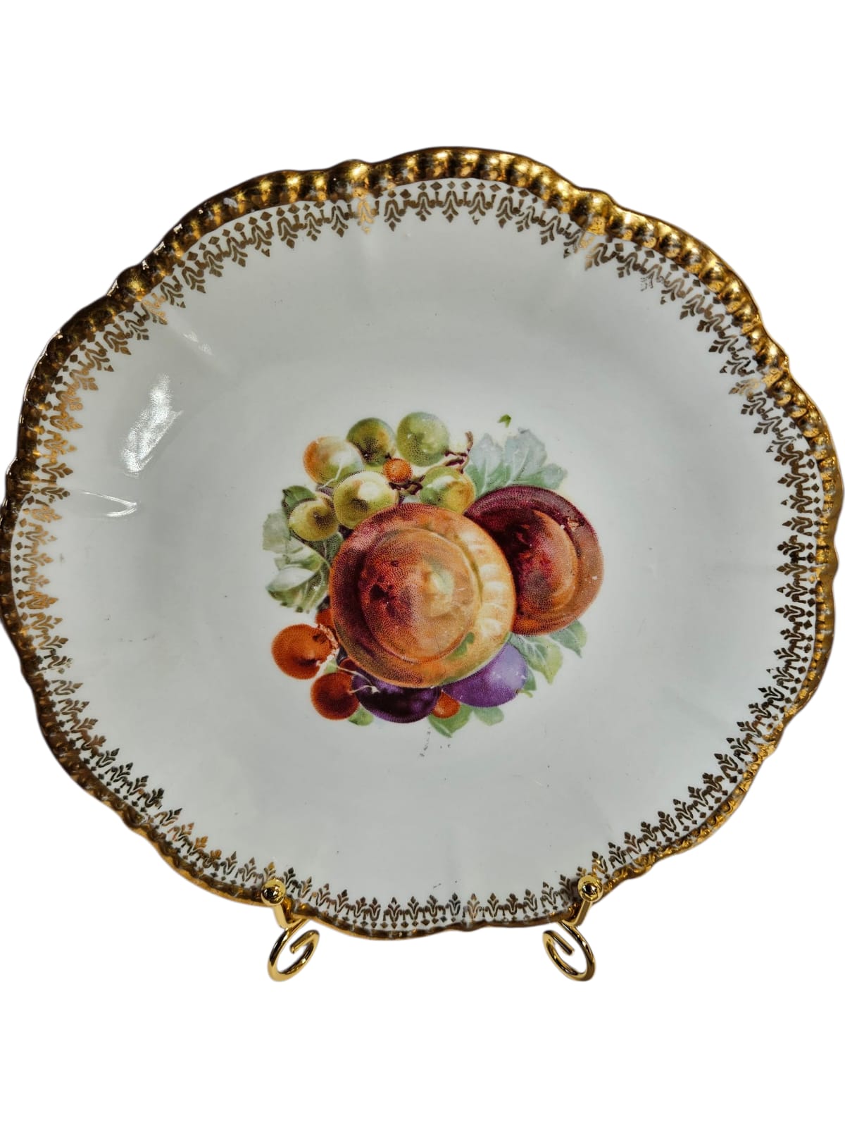 Set of 4 Victorian (1840-1900) plates with fruit design and gold trims