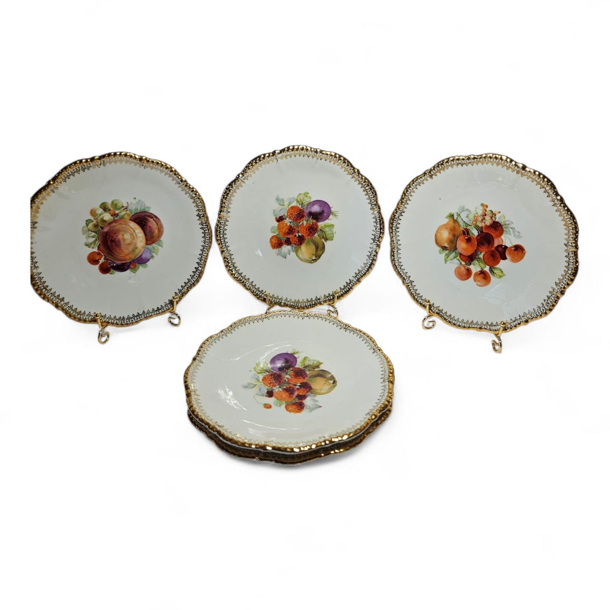 Set of 4 Victorian (1840-1900) plates with fruit design and gold trims