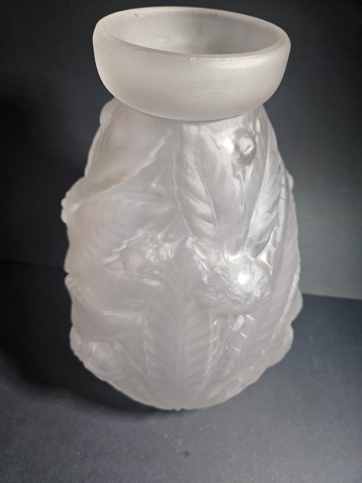Etaleune vase pressed and molded glass, "Châtaignier" pattern c.1930
