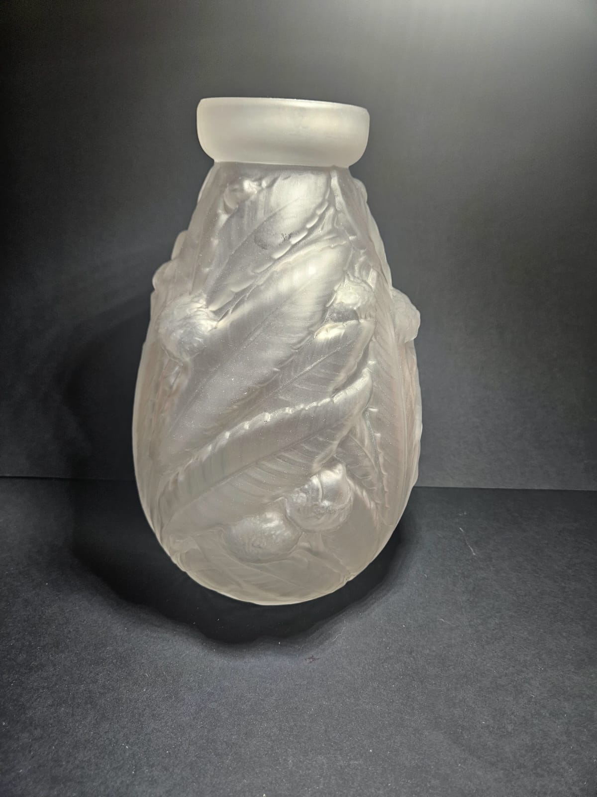 Etaleune vase pressed and molded glass, "Châtaignier" pattern c.1930