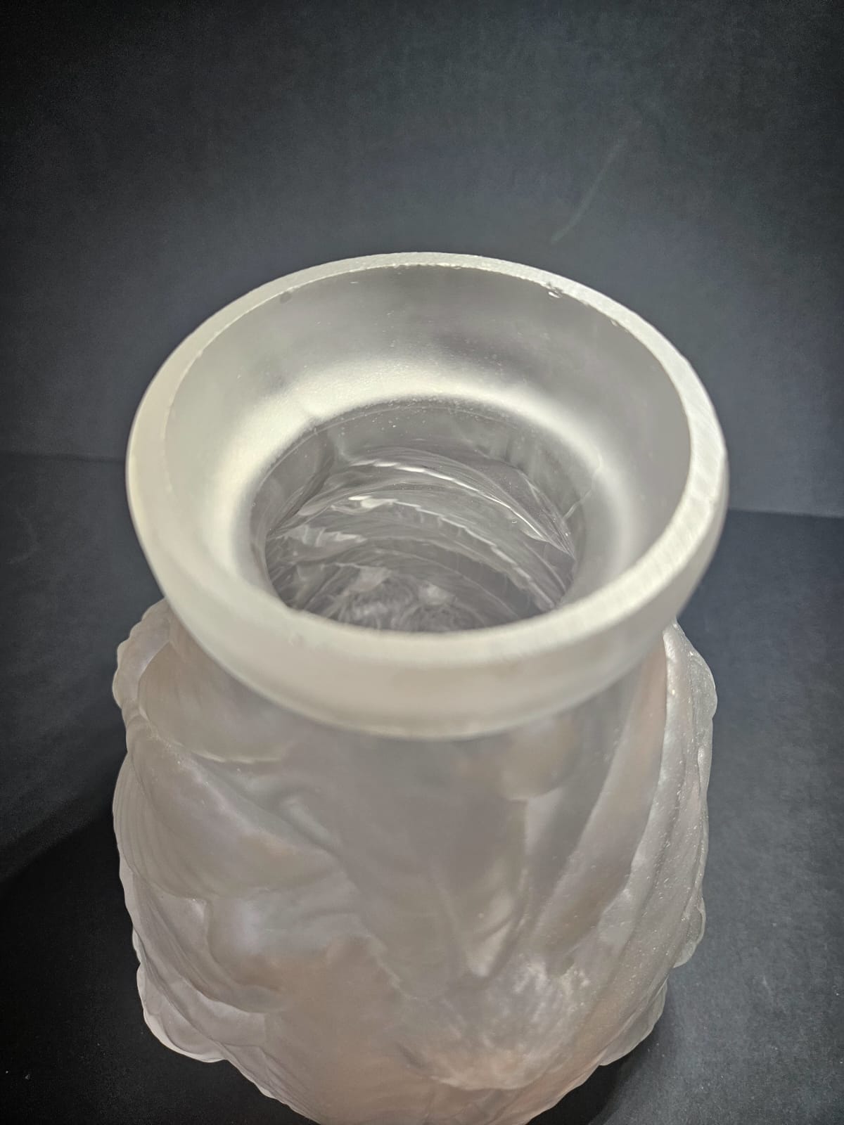 Etaleune vase pressed and molded glass, "Châtaignier" pattern c.1930