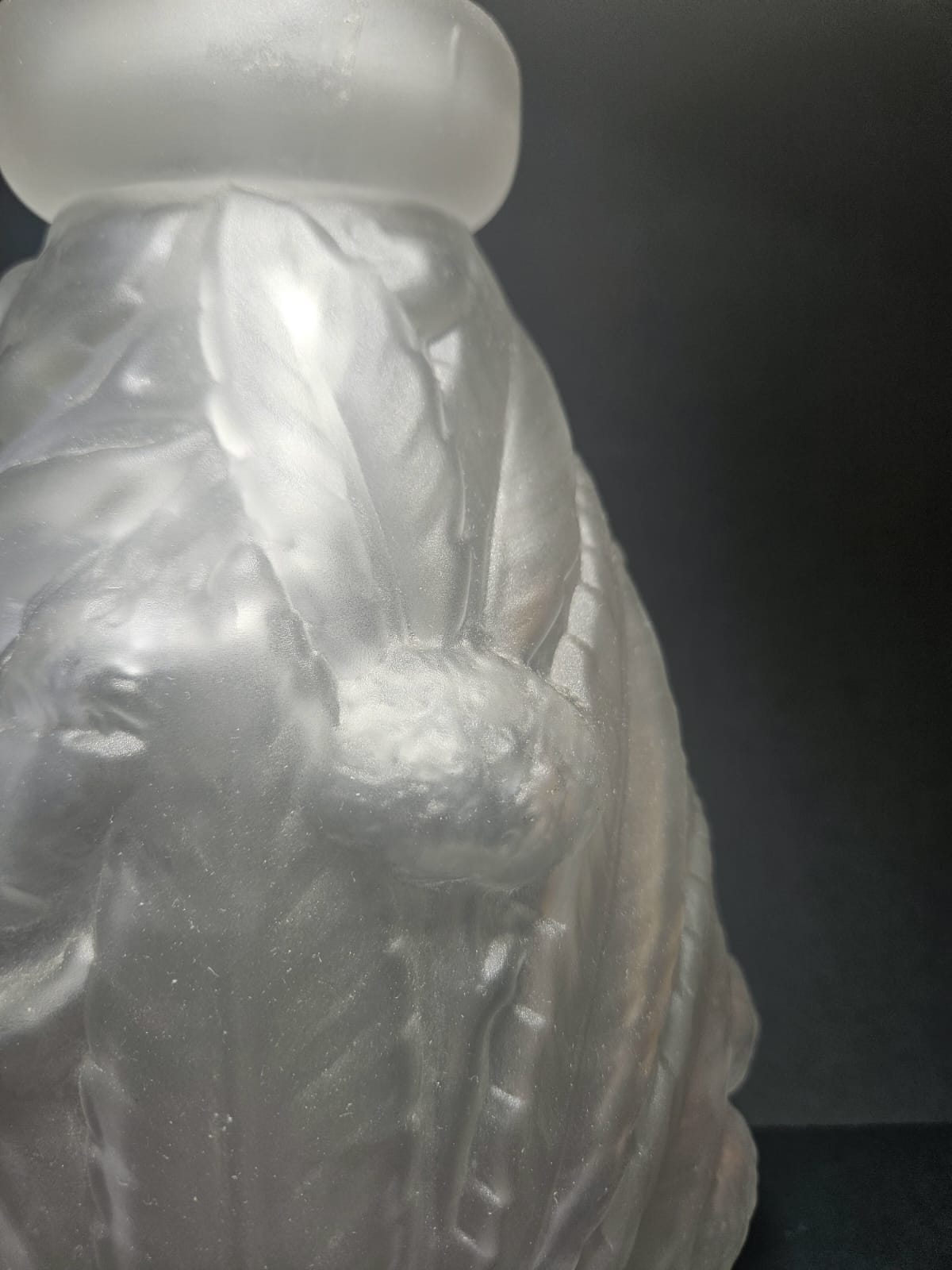 Etaleune vase pressed and molded glass, "Châtaignier" pattern c.1930