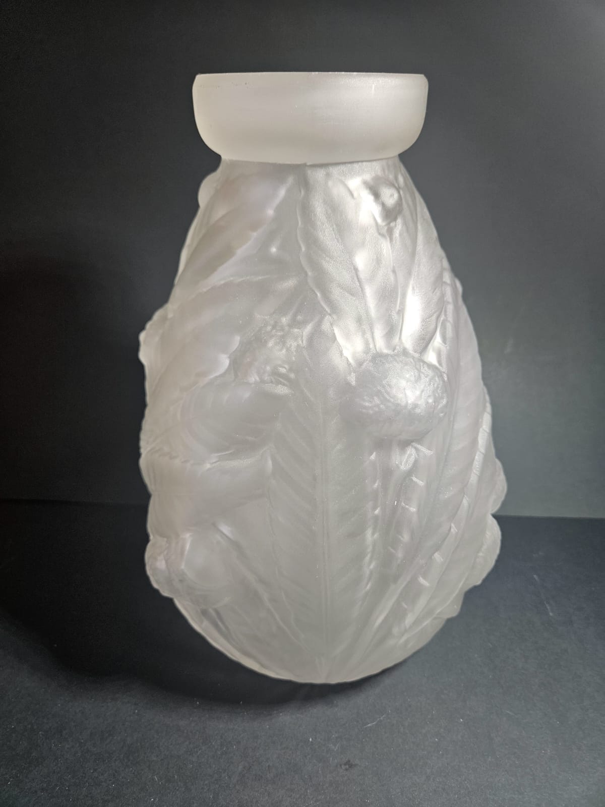 Etaleune vase pressed and molded glass, "Châtaignier" pattern c.1930