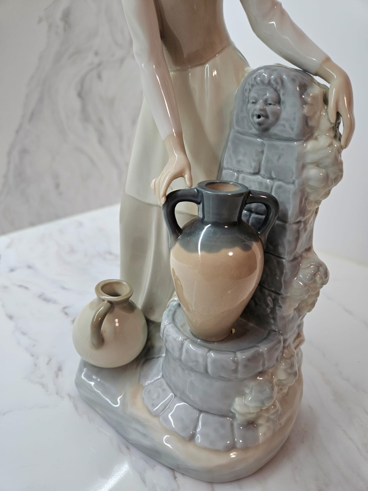 Lladro by Nao "Girl at the Fountain" figurine #0136