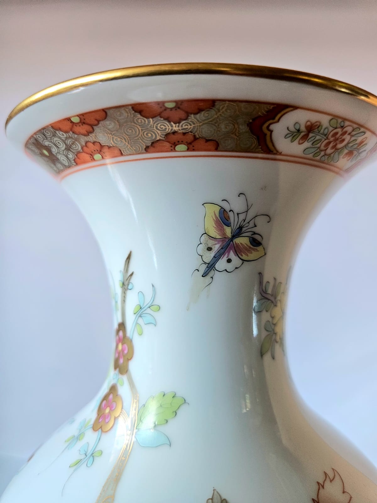 Herend Hand painted Porcelain "Shanghai"pattern vase