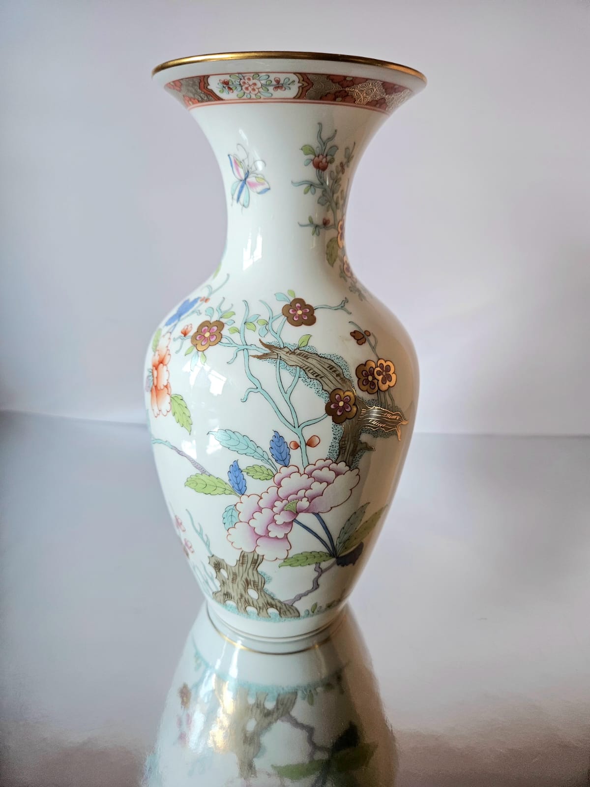 Herend Hand painted Porcelain "Shanghai"pattern vase