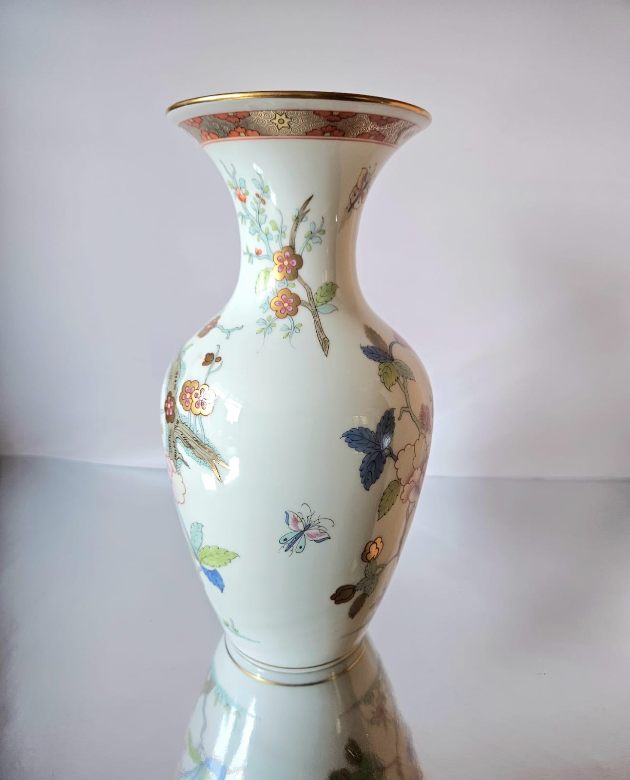 Herend Hand painted Porcelain "Shanghai"pattern vase