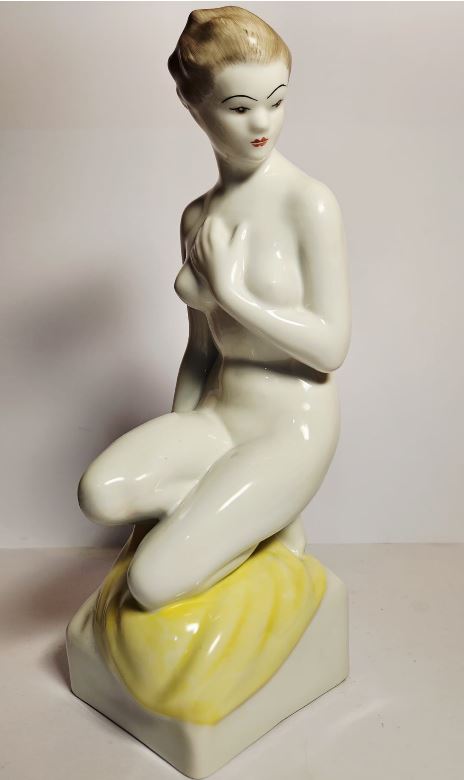 HOLLOHAZA Porcelain "Spring Wind" Figurine Art Deco Nude woman circa 1930s