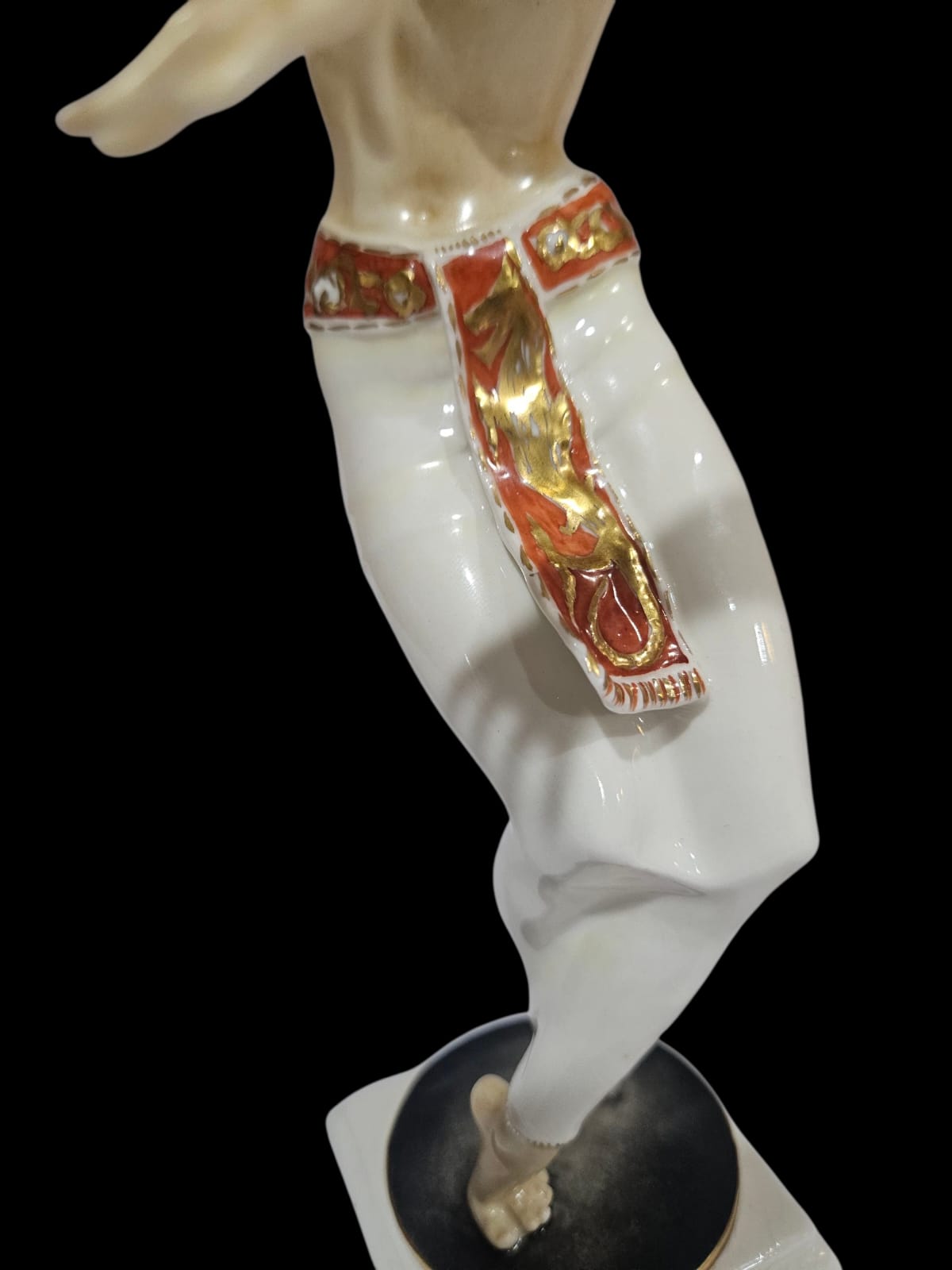 Figurine en porcelaine Carl Werner pour Hutschenreuther, danseuse balinaise « Bajadere »