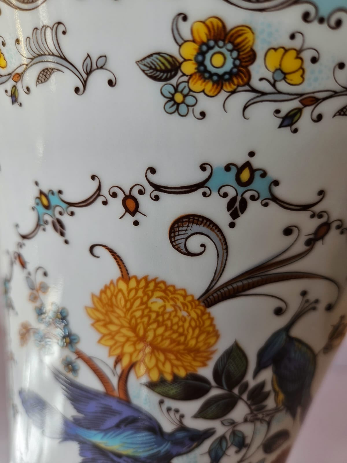 Vase Royal Porzellan Bavaria KPM, finition artisanale, bord doré, orné de faisans et de fleurs