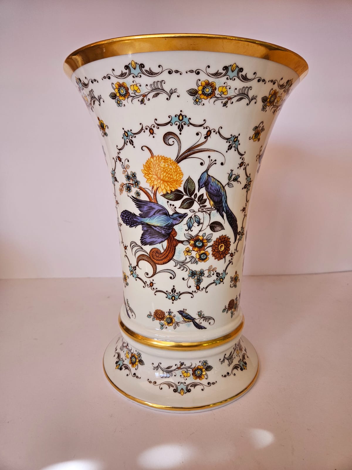 Vase Royal Porzellan Bavaria KPM, finition artisanale, bord doré, orné de faisans et de fleurs