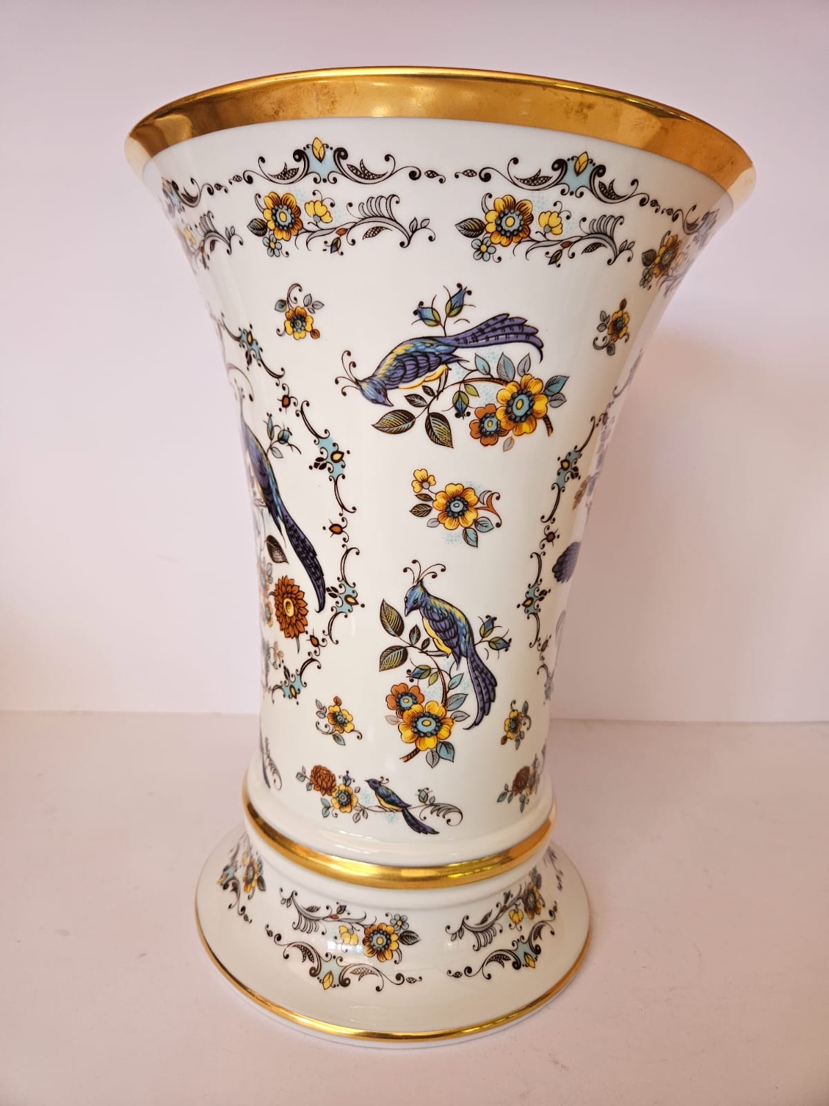 Vase Royal Porzellan Bavaria KPM, finition artisanale, bord doré, orné de faisans et de fleurs