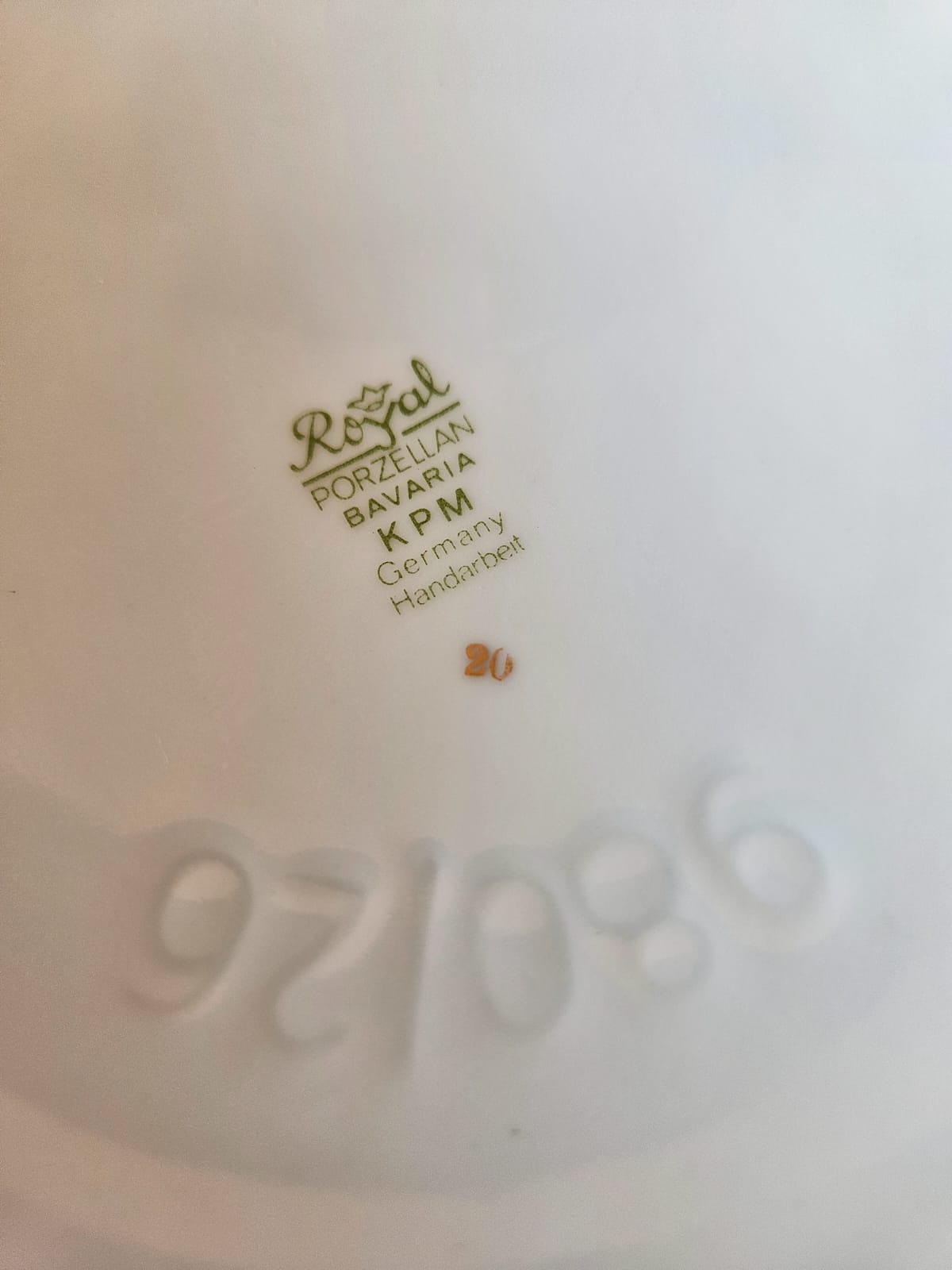 Vase Royal Porzellan Bavaria KPM, finition artisanale, bord doré, orné de faisans et de fleurs