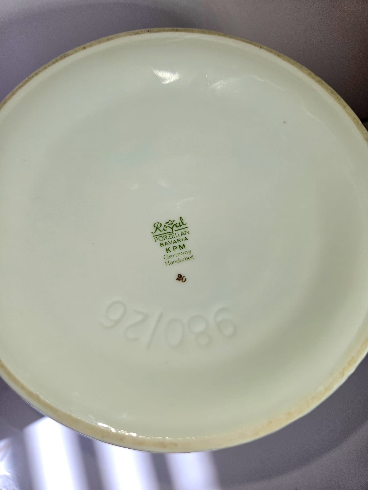 Vase Royal Porzellan Bavaria KPM, finition artisanale, bord doré, orné de faisans et de fleurs